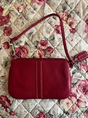 NWOT Vintage Coach Red Leather Wristlet Clutch with Detachable Strap Hangtag